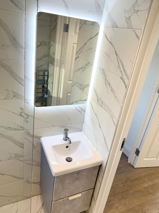 Large 3 Bedroom Modern Apartment Close To Central London 핀칠리 외부 사진