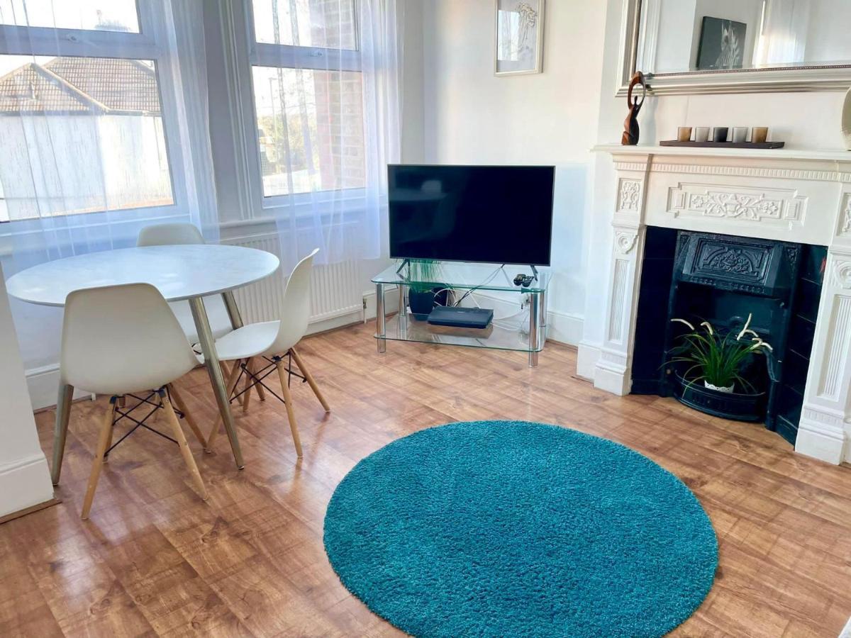 Large 3 Bedroom Modern Apartment Close To Central London 핀칠리 외부 사진